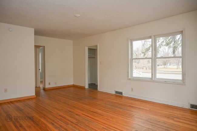 Photo - Large 6 Bedroom Home for Rent! Great Location on University!