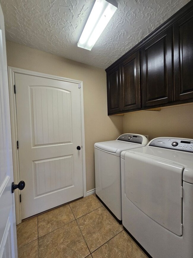 Photo - 2323 Flagstone Dr
