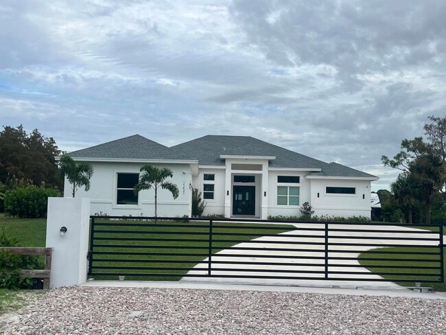 Building Photo - 17431 69th St N