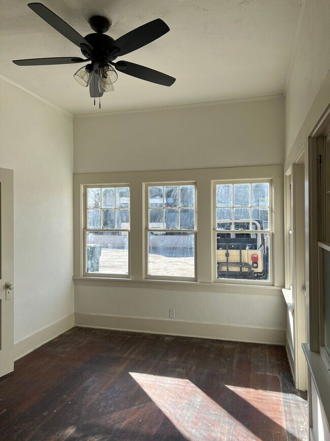 450 S 2nd Ave
