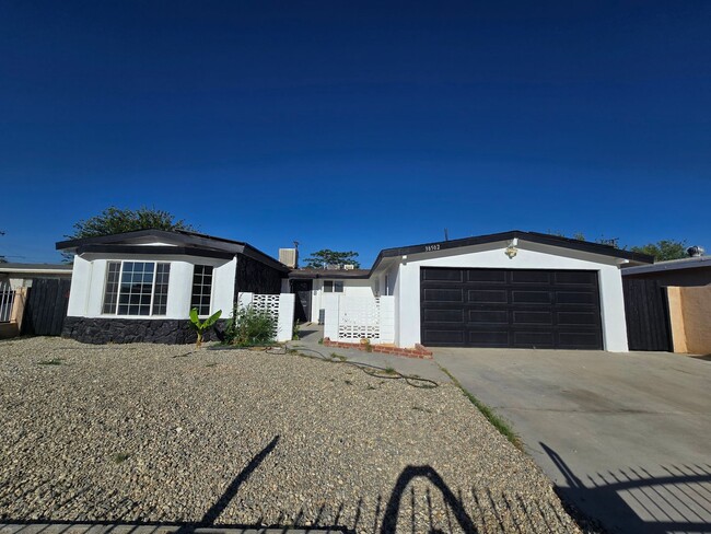 Spacious 4- Bedroom Remodeled Home in Palm... - Spacious 4- Bedroom Remodeled Home in Palm...