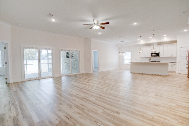 Photo - 1756 Thomas St