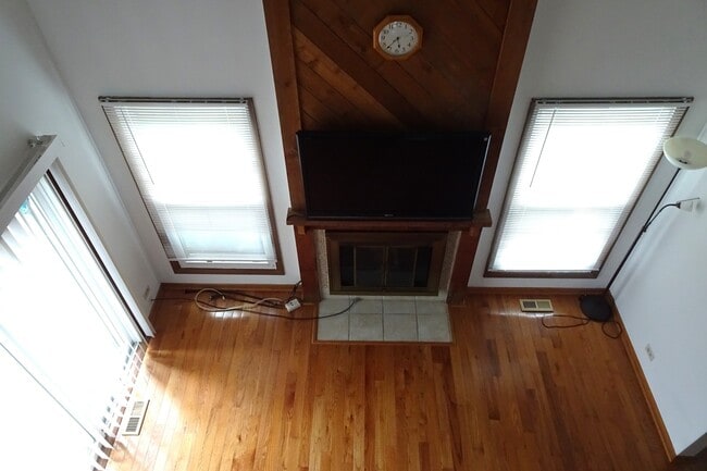 Photo - 945 Fieldstone Ct