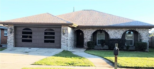 Building Photo - 2213 Stall Dr