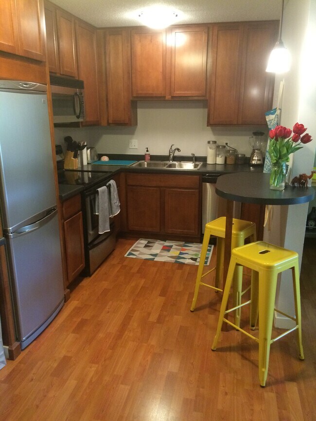 3729 Snelling Avenue, Unit 201 - 3729 Snelling Avenue, Unit 201 Unidad 201