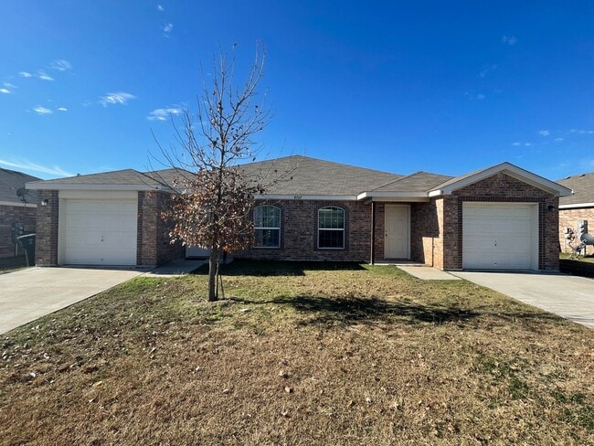 Building Photo - 4707 Waterproof Dr Unit A