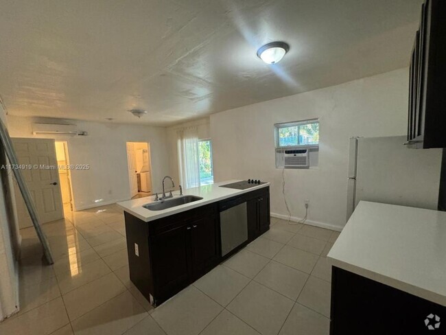 Building Photo - 2 bedroom in Miami FL 33127 Rental