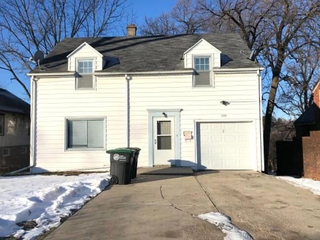 Building Photo - 3520 Fontenelle Blvd