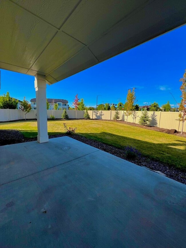 Photo - 4 Bedroom 2 bath 3 Car Garage Single Level Meridian.