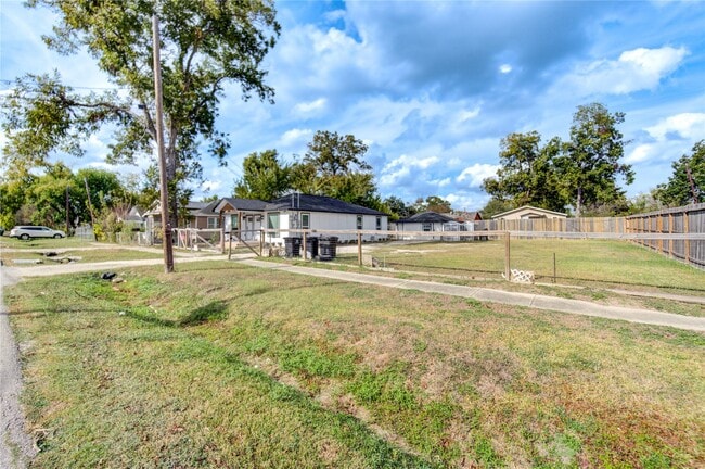 Photo - 4049 Lucille St