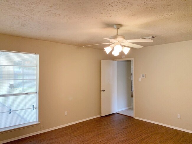 Photo - 17138 Cutter Way
