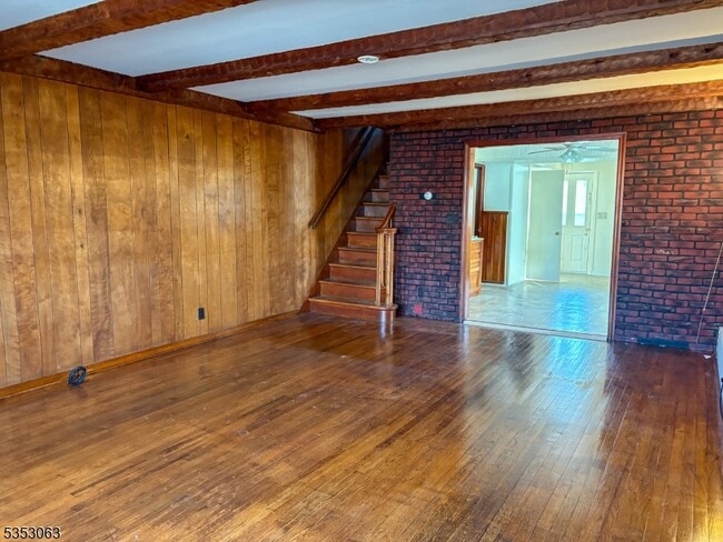 174 W Main St