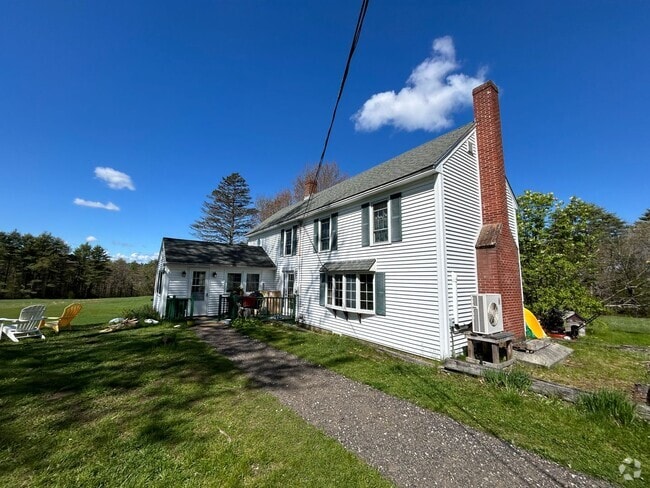 Building Photo - Authentic 3 bedroom New England Colonial! ... Rental