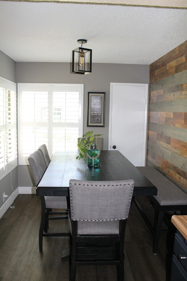 Photo - 20531 S Vermont Ave Unidad Fully Furnished condo