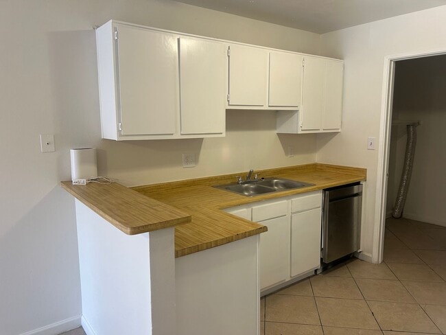 Photo - 435 E 9th Ave Unit 1