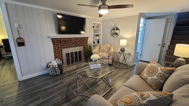 Building Photo - 131 Phenix Ave Unit Apt. B
