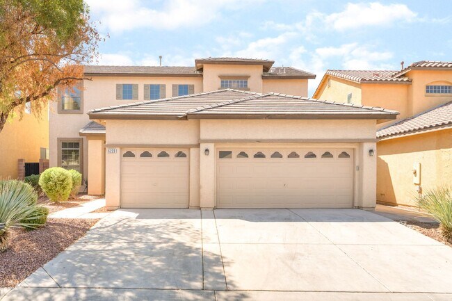 Building Photo - Spacious 5-Bedroom Home with Full Bedroom ...