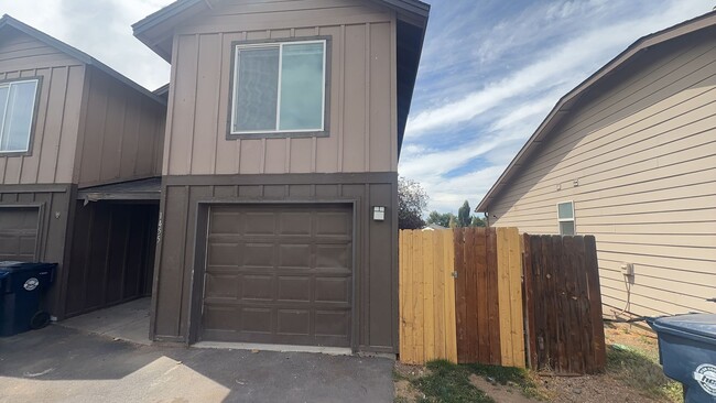 Building Photo - 1451 NE 7th St