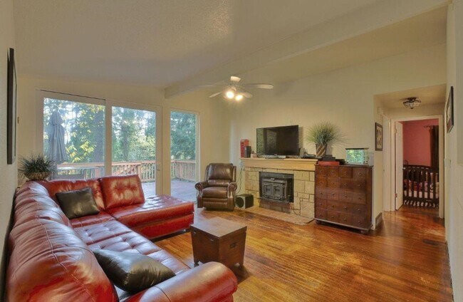 Photo - Charming 3 Bed 2 Bath Home in Eastgate