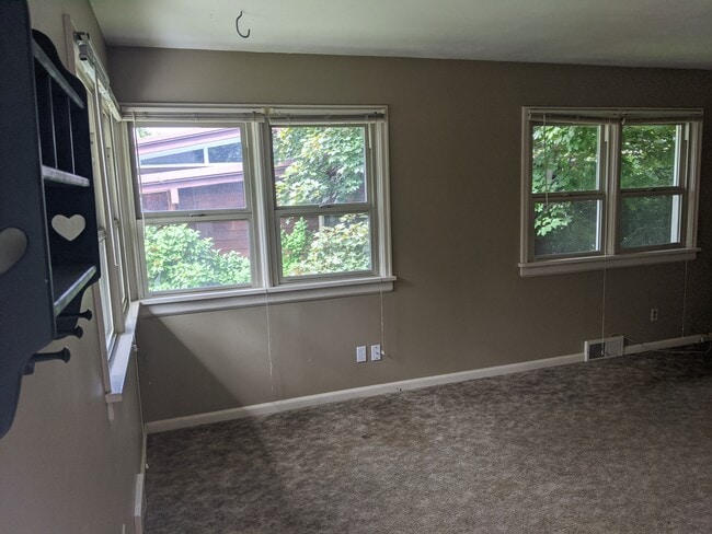 Building Photo - 414 S 12th Ave Rental