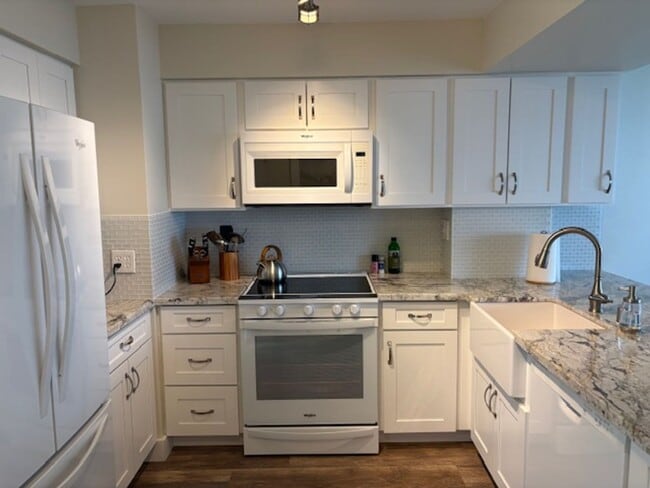 Building Photo - Makaha Valley Towers - One Bedroom Unit 1315