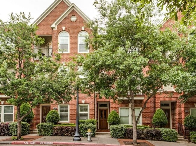 Building Photo - 2448 Worthington St