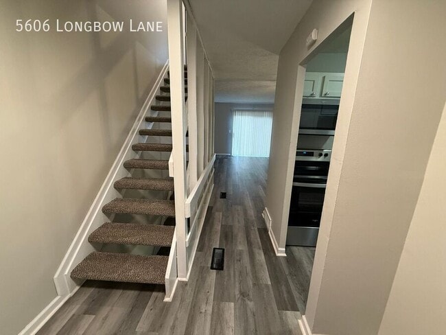 Photo - 5606 Longbow Ln