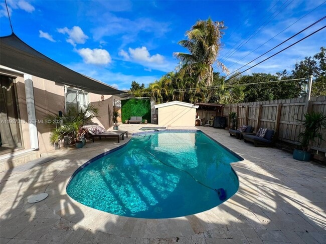 Photo - 2040 NE 183rd St