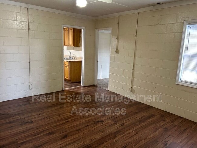 Photo - 909 Cleveland St