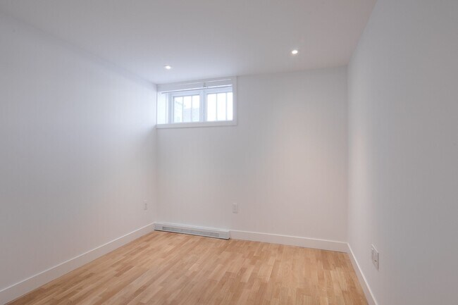 Photo - 3730 Chemin Queen Mary Unit 2