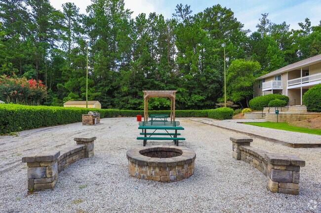 Outdoor Area - Retreat at Towne Crossing