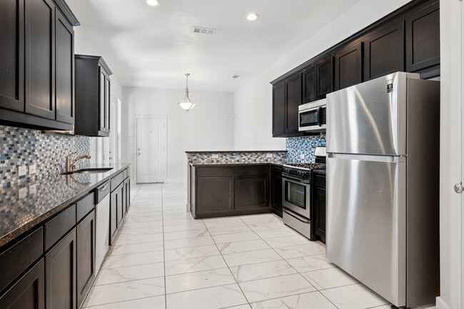 Photo - 5009 Manett St