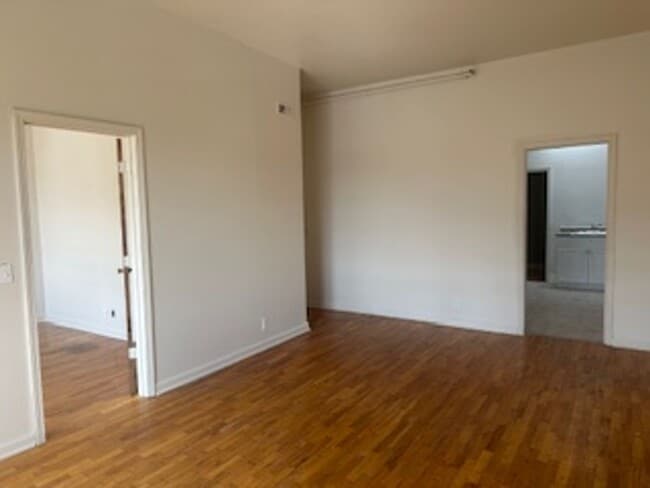 Photo - 734 1/2 Massachusetts St