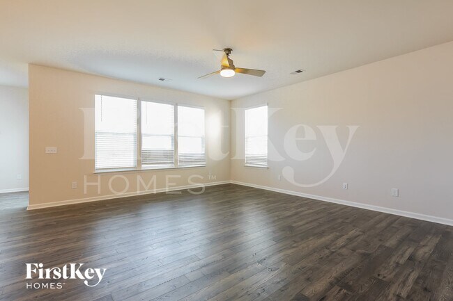 Photo - 557 Hillpark Ln