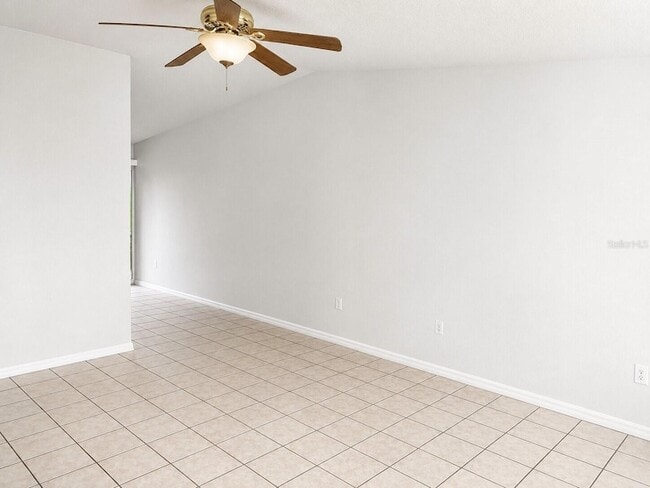 1406 Crystal Ct