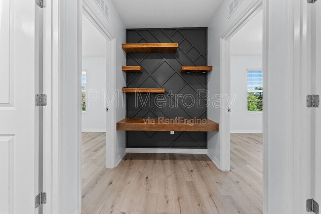 Photo - 105 Lacewing Pl