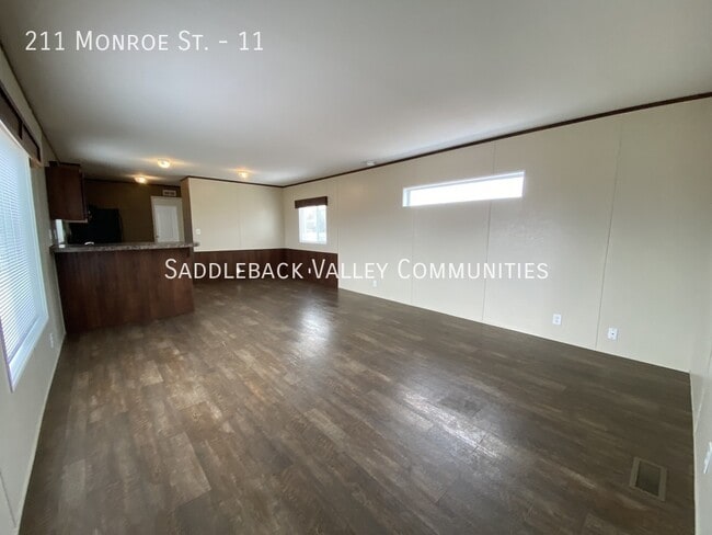 Photo - 211 Monroe St