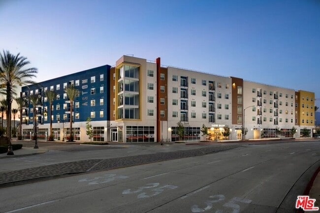 Building Photo - 10568 Gateway Prom Unit 439 Rental