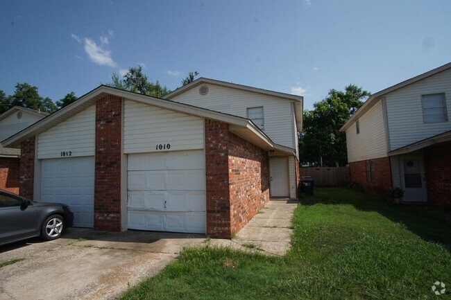 Building Photo - 1010 E Main St Rental