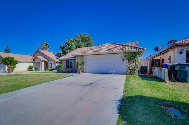 Photo - Spacious Home in SW Bakersfield!