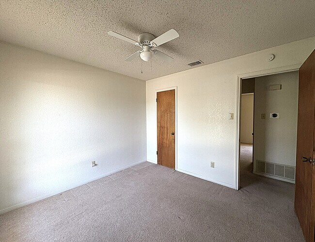 Photo - 2403 Phyllis Dr