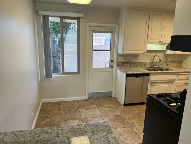 Photo - Charming 1 Bedroom unit, completely remode... Unidad Oak 282