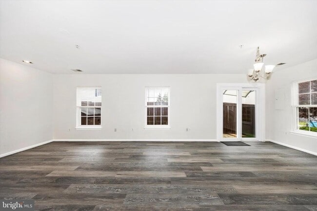 Photo - 4960 Clarendon Terrace