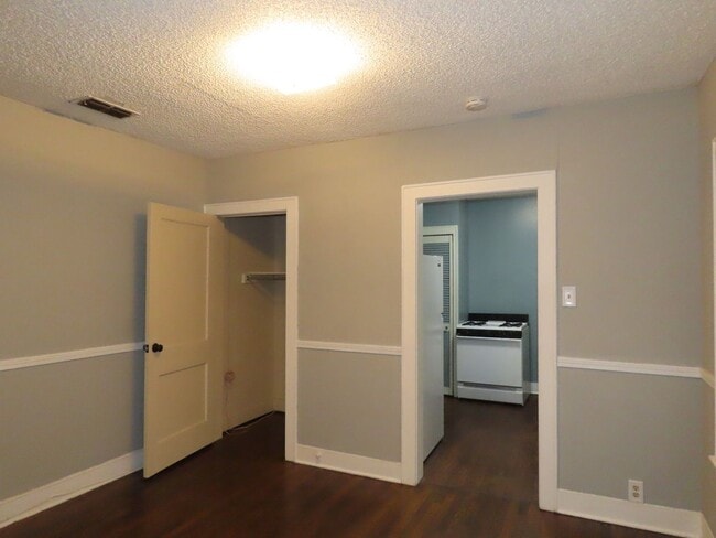 Photo - Charming 1 Bedroom, 1 Bath Upstairs Apartment