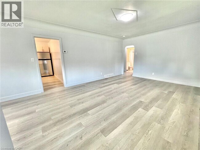 Photo - 290 E 36th St