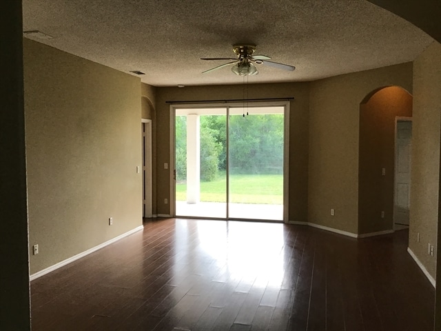 Photo - 922 Lake Biscayne Way