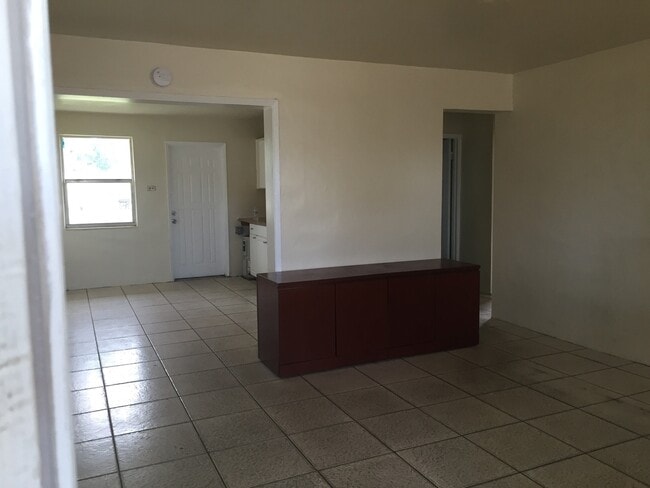 1441 NW 3rd St