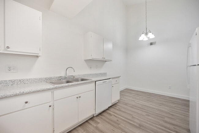 Kitchen/Dining Area