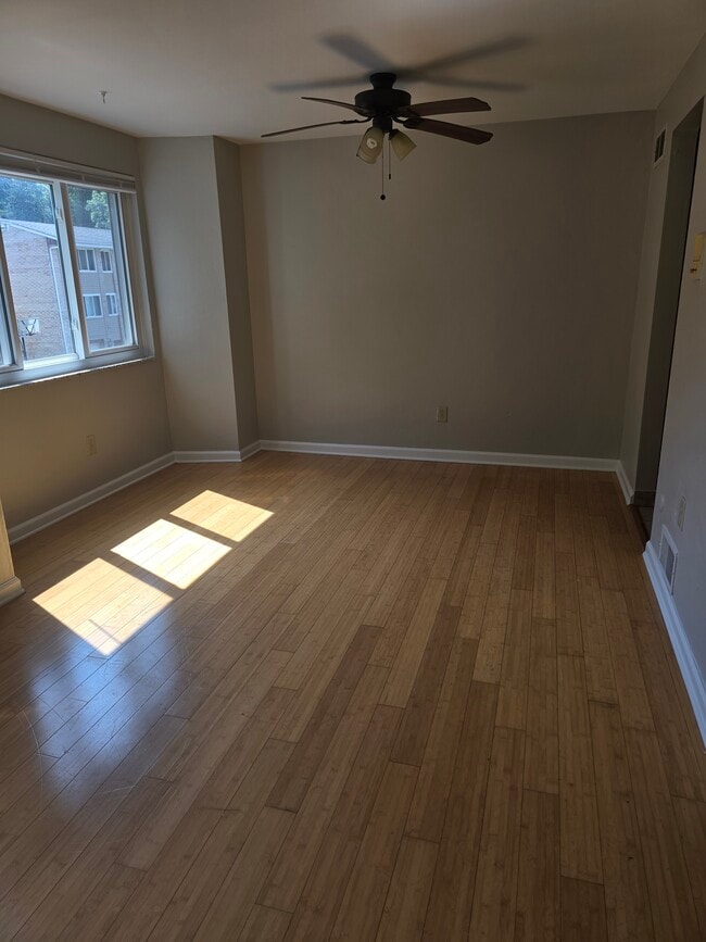 Building Photo - 2807 Lincoln Way Rental