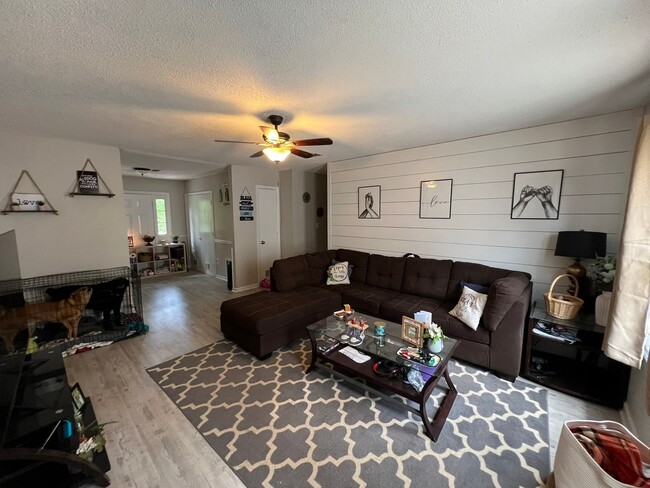 Photo - 109 Mark Twain Cir